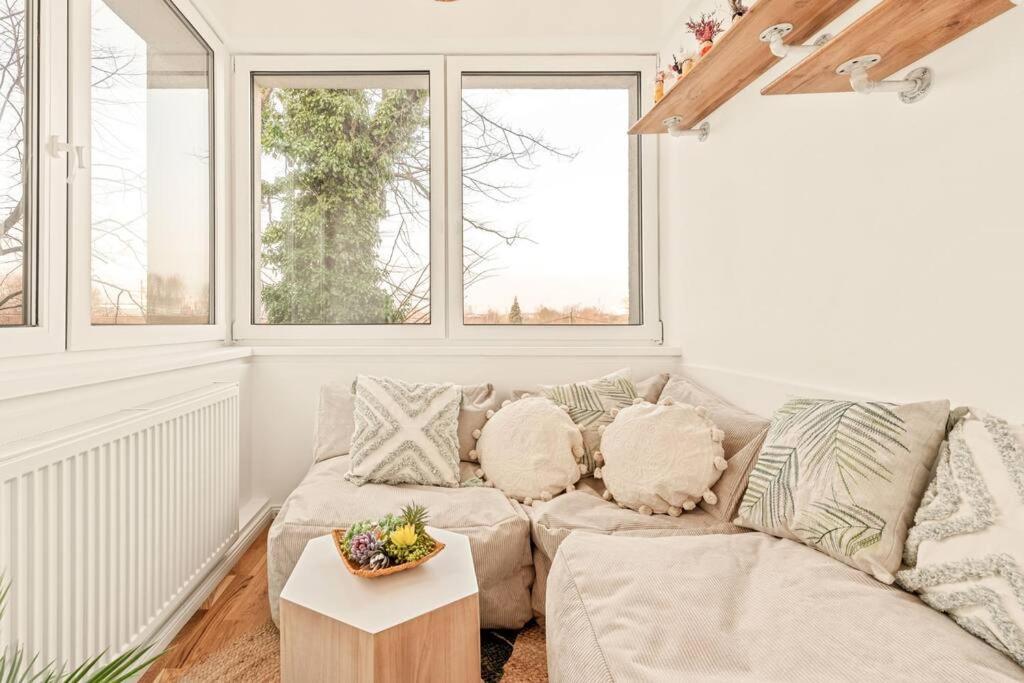 Cozy Apartment In Quiet Location, Fast Train Station 100M Away, Contactless Check-In Vienna Exterior photo
